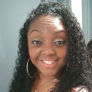 Meet your Posher, Maxine